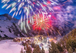 Spacious ski-in ski-out apartment 4-6 pax, 161 Sources de Marie Arc 1950